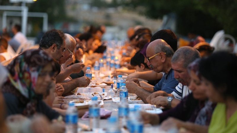 Her Günü Bayram Olan Aydır Ramazan