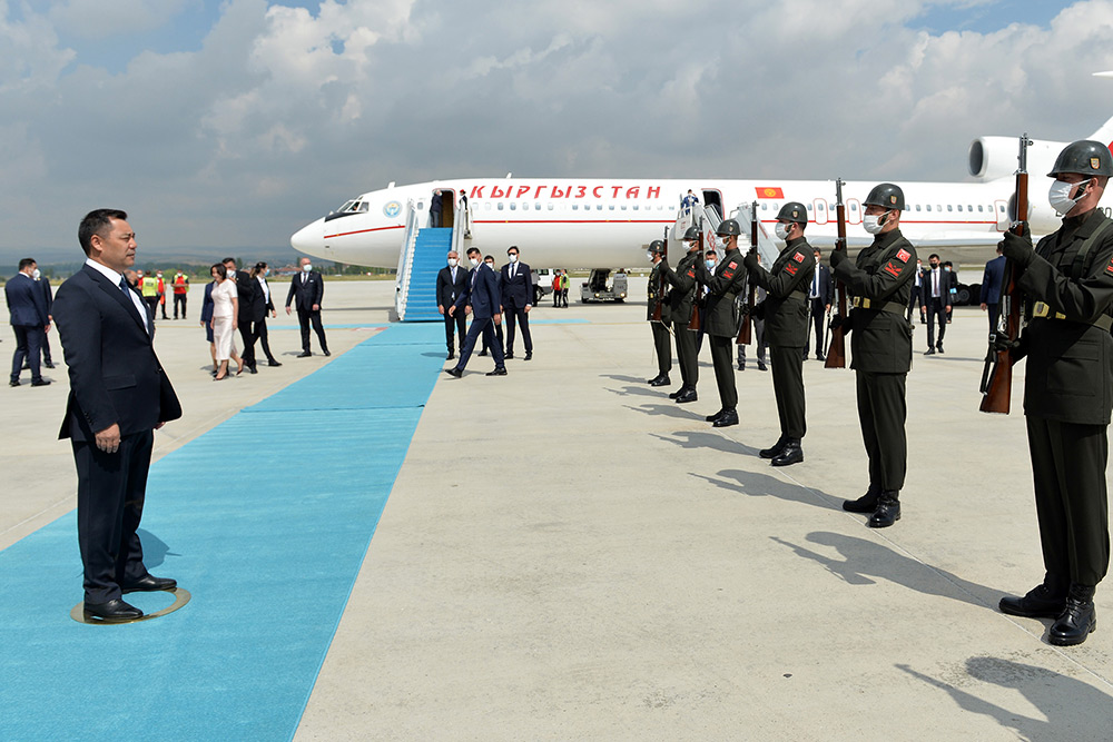 Kırgız Cumhuriyeti Cumhurbaşkanı Sadır Caparov, Türkiye Cumhuriyeti’ne Resmî Ziyarette Bulundu