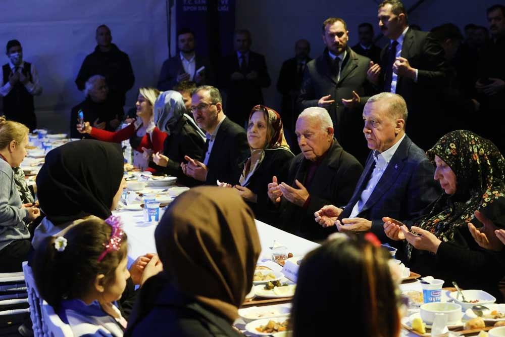 cumhurbaskani erdogan depremzede ogrenciler ile iftarda bulustu