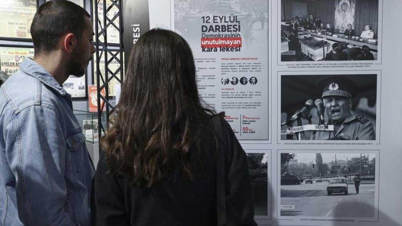 “1980’ler Kimlik Bunalımı” sergisi, başkentli sanatseverlerle buluştu