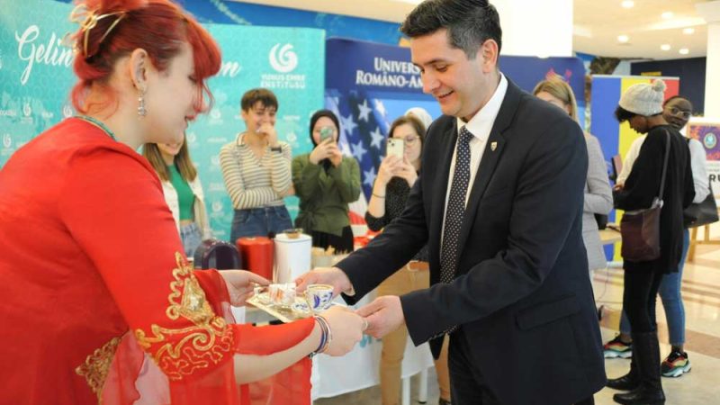 Bir Fincan Kahvenin Hatırı, Bir Bardak Çayın Muhabbeti Bükreş’te Anlatıldı