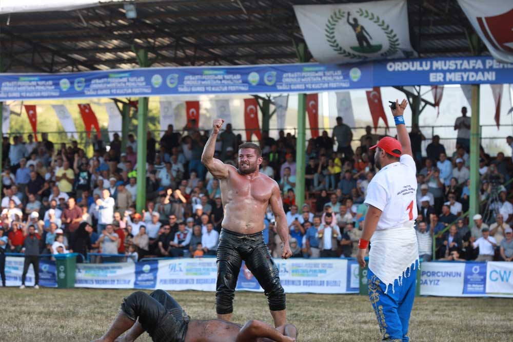 Aybastı’da Başpehlivan İsmail Balaban Oldu 1 Aybastı’da Başpehlivan İsmail Balaban Oldu