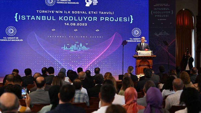 İSTANBUL KODLUYOR NİTELİKLİ YAZILIMCILAR YETİŞTİRECEK