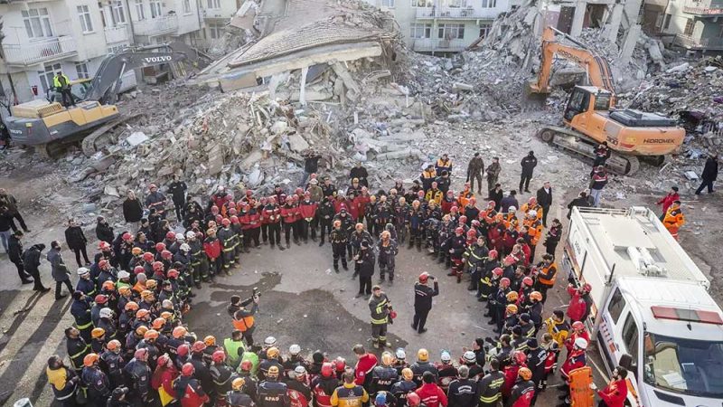 Deprem Yıkıntıları Arasında Doğrulan, Türk Millet Birliğidir