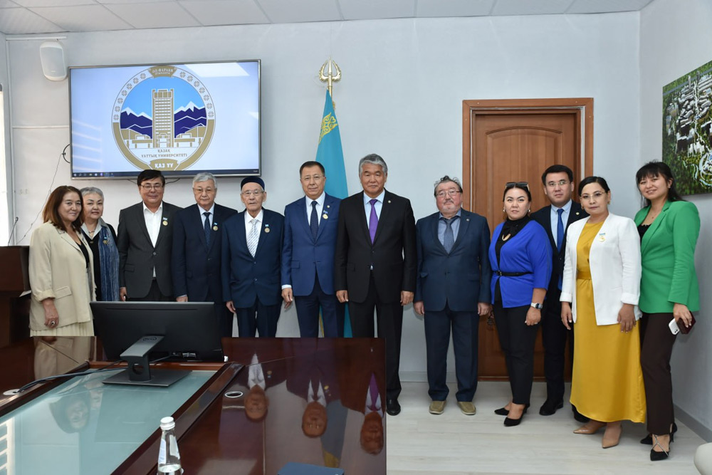 al farabi kazak milli universitesi akademisyenleri turksoy madalyalariyla odullendirildi