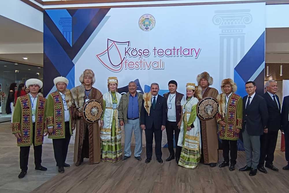 kazakistanda uluslararasi sokak tiyatrolari festivali duzenlendi