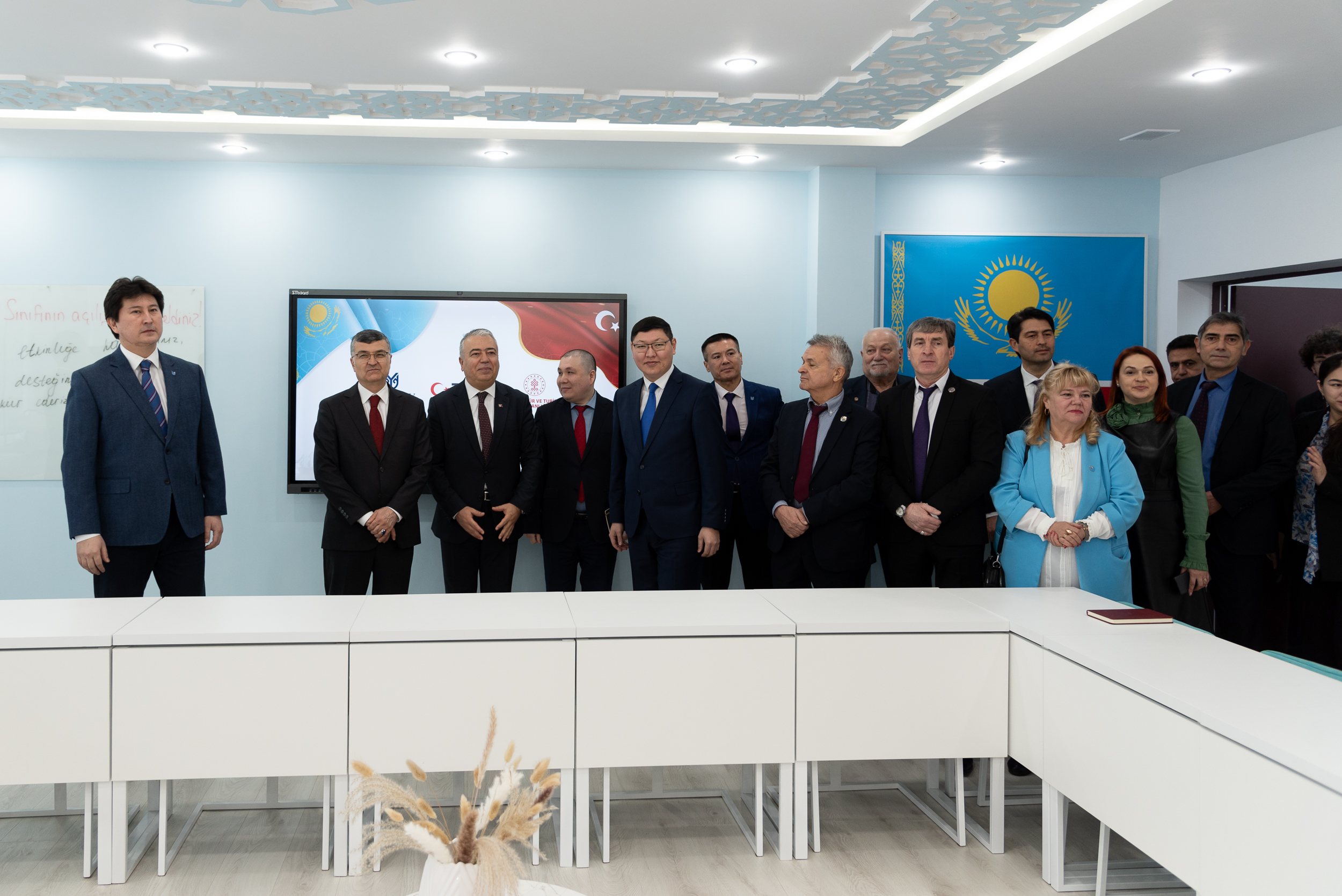 tika kazakistanda turkce siniflari acama devam ediyor